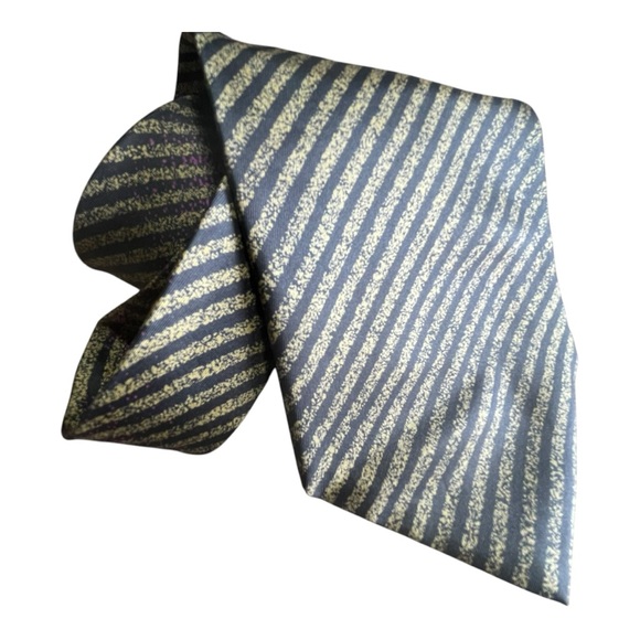Pierre Balmain 100% Italian Silk Tie - Picture 2 of 14